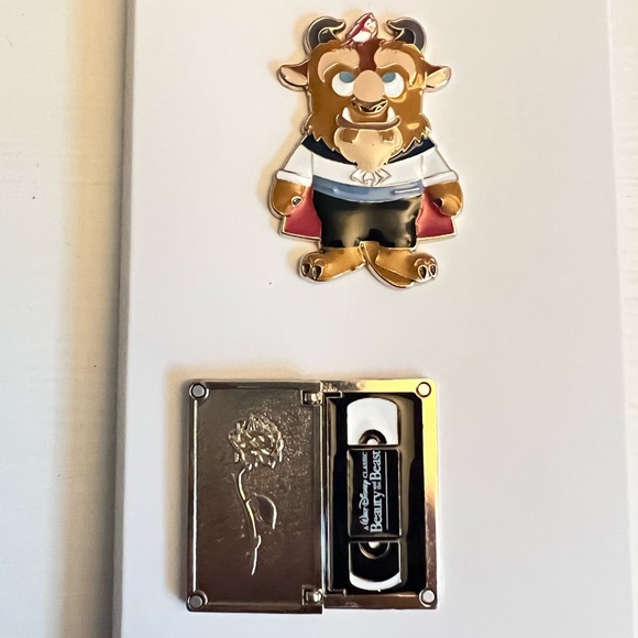 Disney Princess Limited Release Pin Set of 2 - Picture 6 of 8